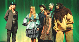 Dorothy und ihre Freunde beim Zauberer
